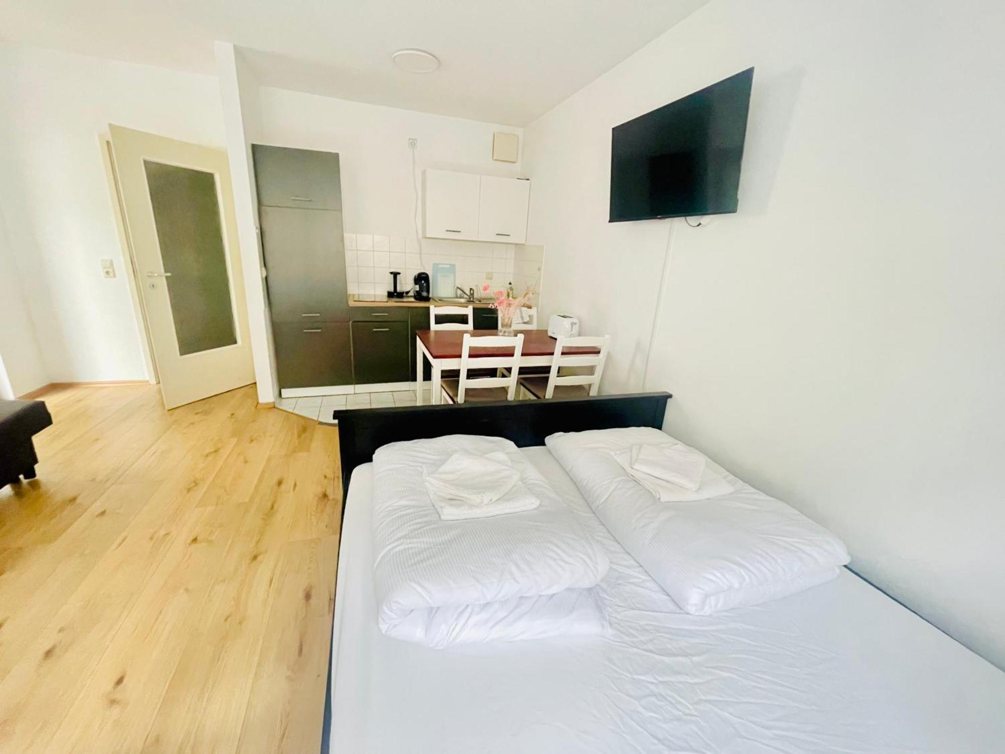 Studio Apartment In Stoetteritz With Balcony - Great Public Transport Links To The City Leipzig Exterior photo